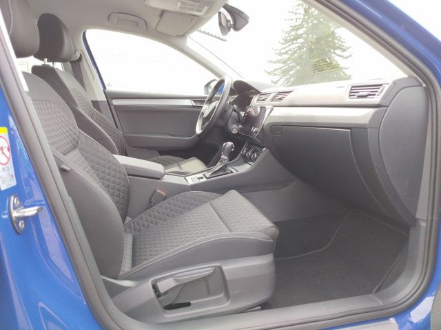 Fahrzeugabbildung SKODA Superb Combi Ambition iVTS115/1.4A6F, Navi