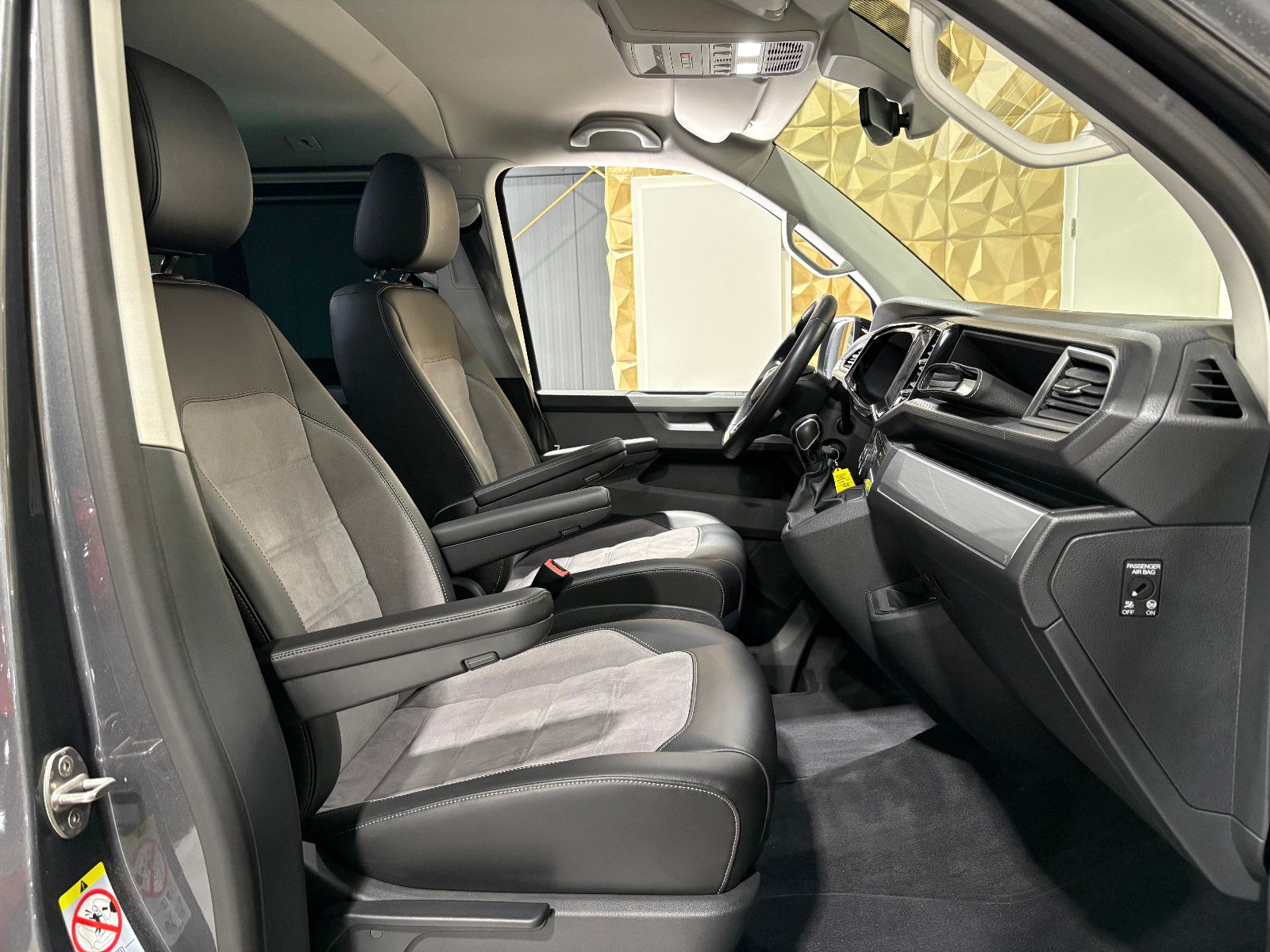 Fahrzeugabbildung Volkswagen T6.1 Transporter Multivan Edition 4MOTION/7-SITZ
