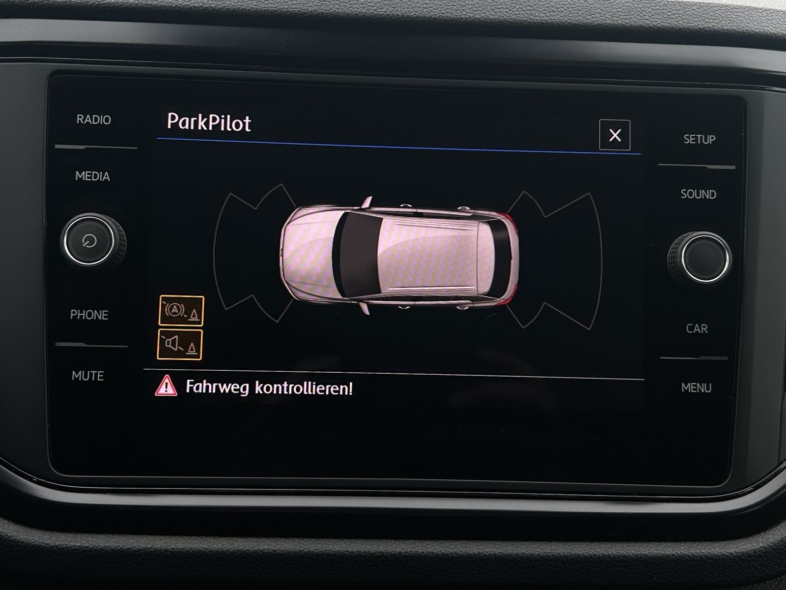 Fahrzeugabbildung Volkswagen T-Roc TSI ACC PDC SH LM