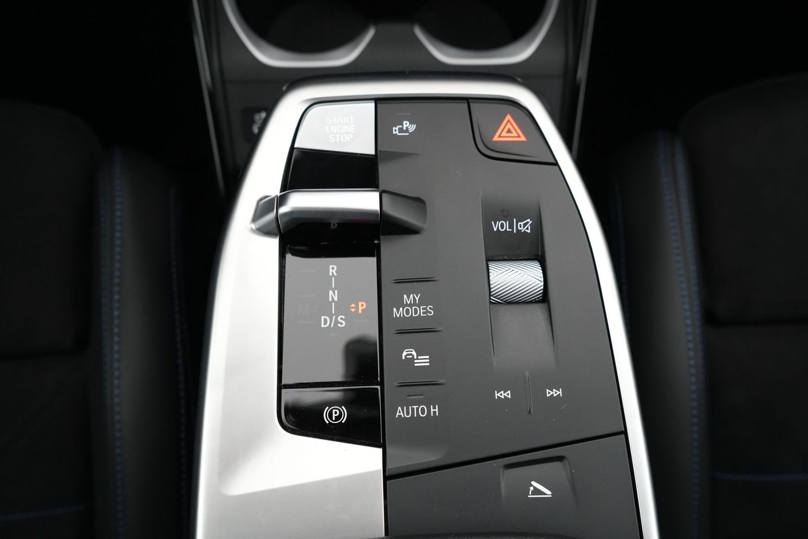 BMW X1 xDrive 23i M Sport PANO HUD ad.LED ACC AHK foto 14
