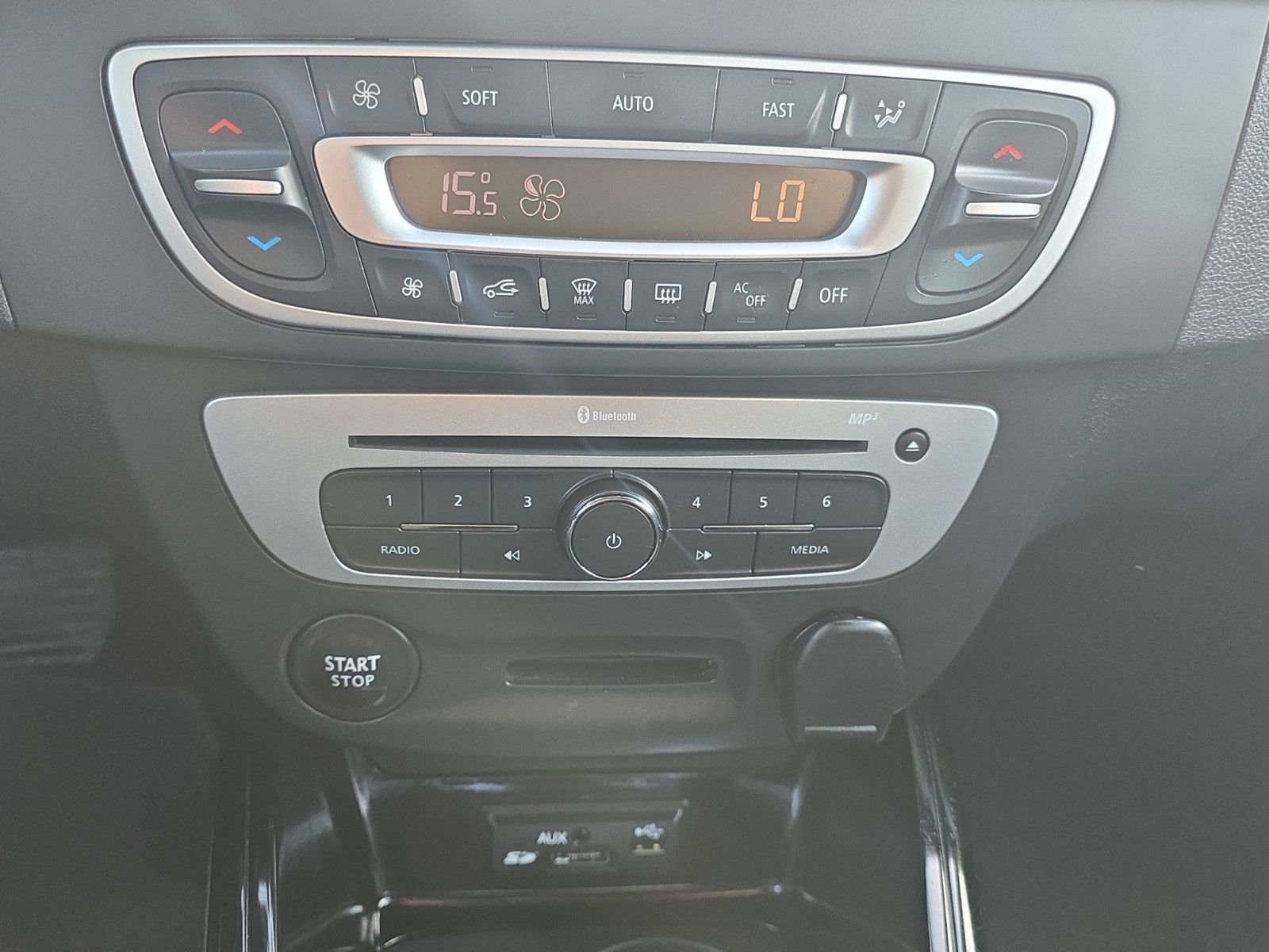 Fahrzeugabbildung Renault Megane III Lim. 5-trg. BOSE Edition TÜV SERVICE