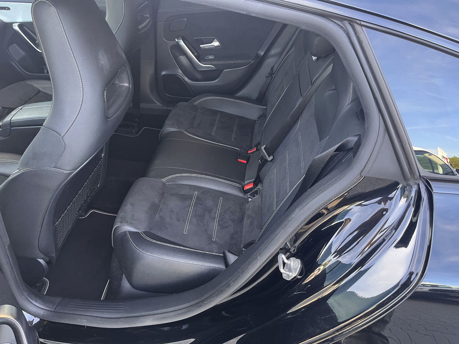 Fahrzeugabbildung Mercedes-Benz CLA Shooting Brake CLA 250 e AMG-Line