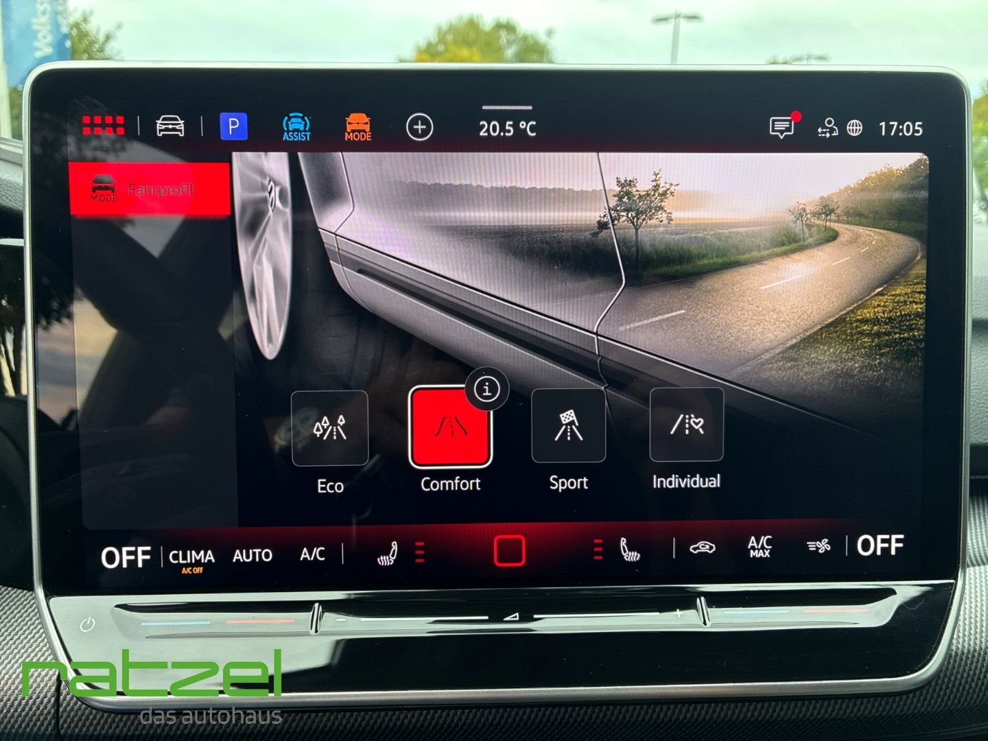 Fahrzeugabbildung Volkswagen Golf GTI 2.0 TSI DSG HUD El. Panodach Navi Kamer