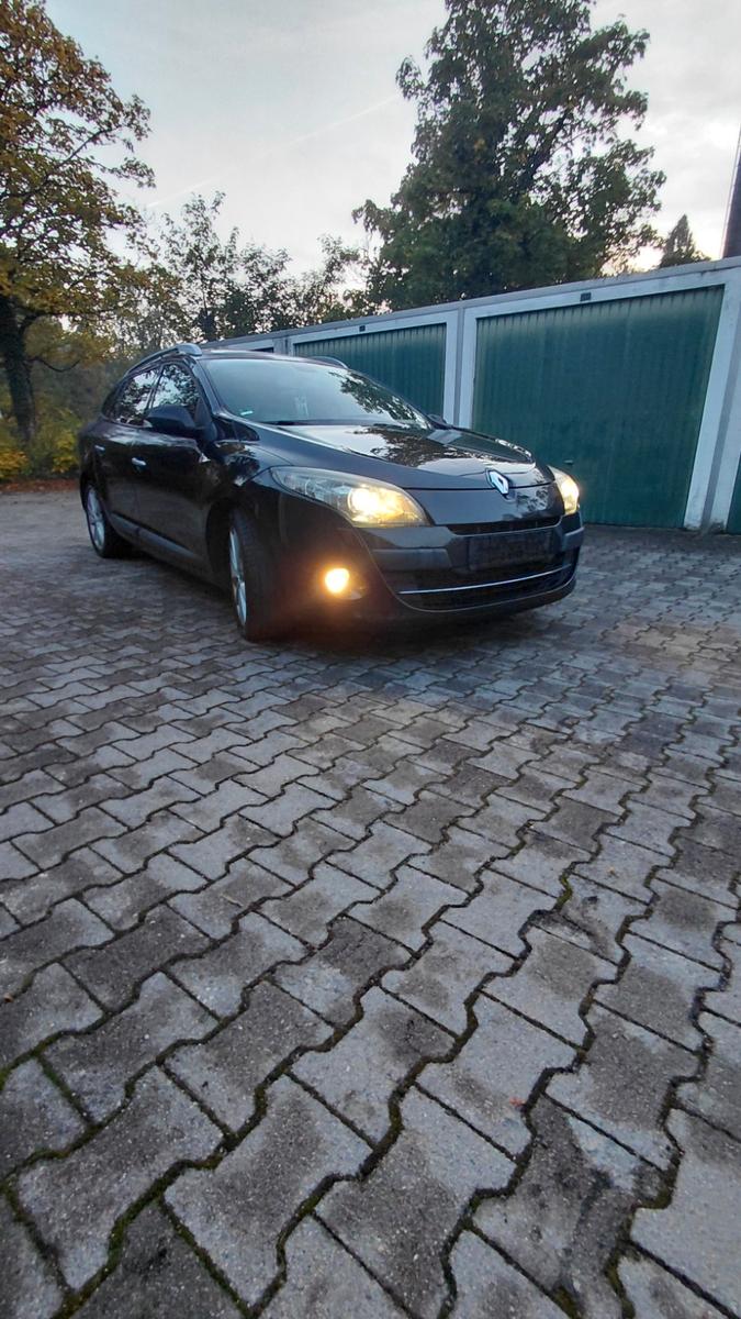Renault Megane 2010 — вигляд ззаду