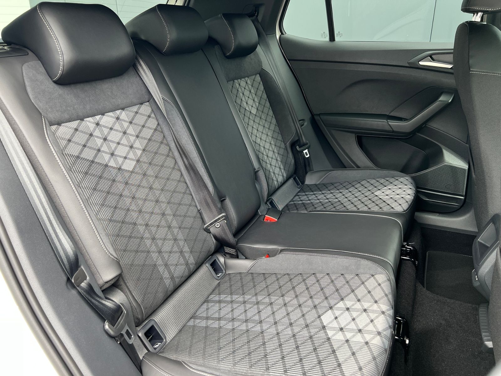 Fahrzeugabbildung Volkswagen T-Cross R-Line 1.5 TSI DSG *AHK,IQ.LIGHT,ACC,App