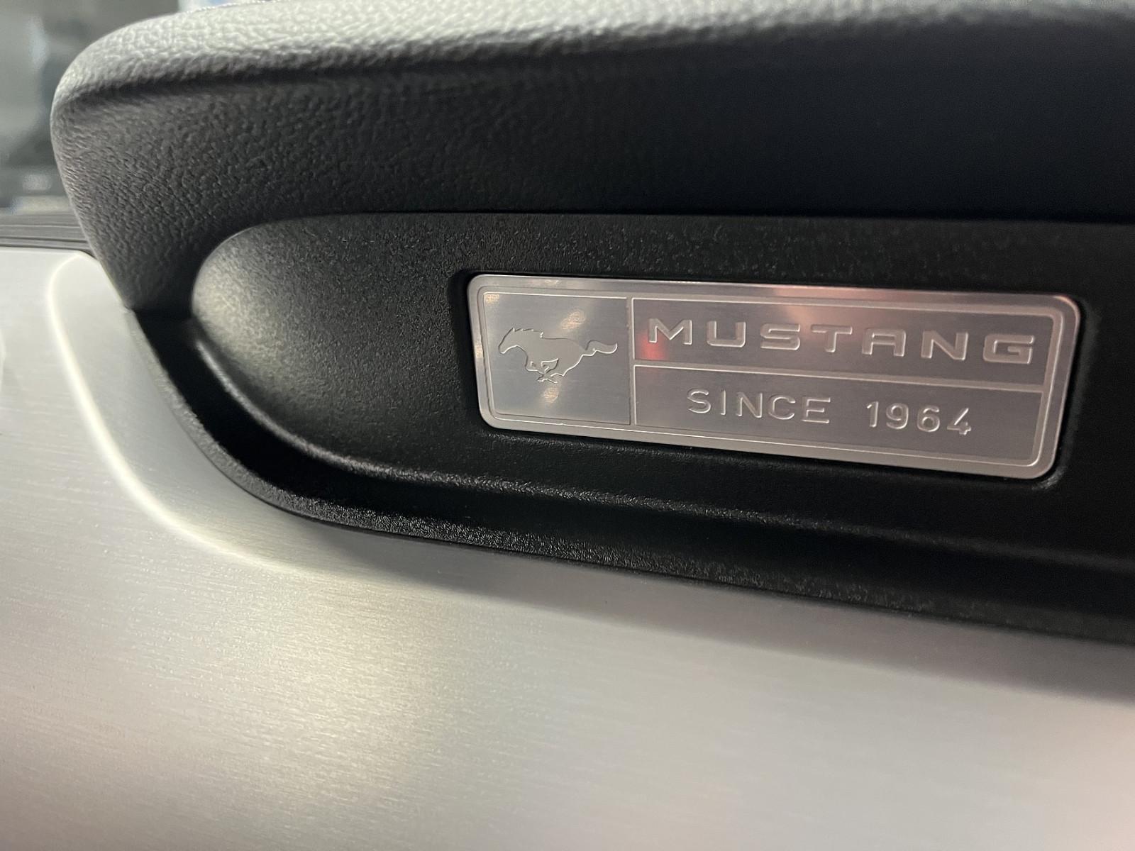 Ford Mustang GT Convertible - 13.200 Km
