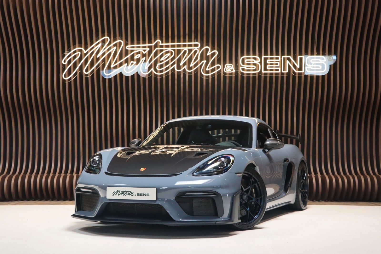PORSCHE Cayman GT4 RS