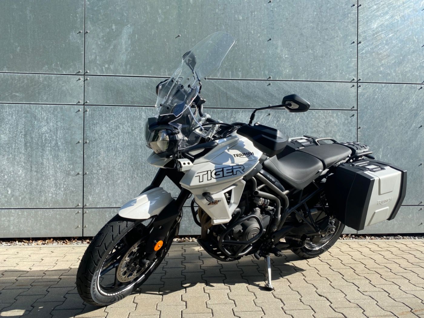 Fahrzeugabbildung Triumph Tiger XRX 800 Wilbers Tieferlegung Seitenkoffer