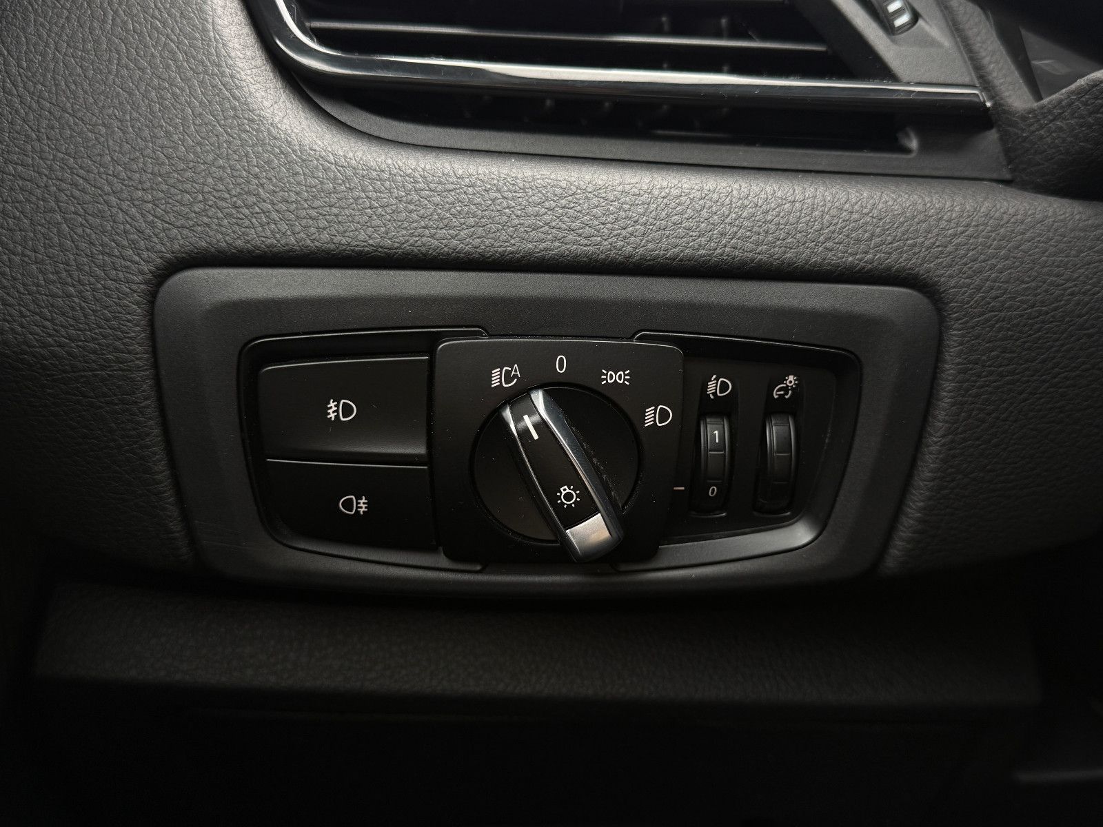 Fahrzeugabbildung BMW 218i Gran Tourer Advantage Aut AHK GRA PDC SHZ