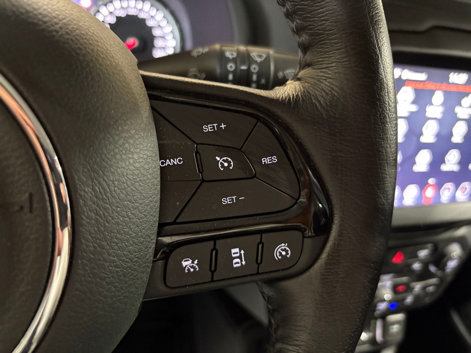 Fahrzeugabbildung Jeep Renegade Longitude Mild-Hybrid FWD/ACC/NAVI/KAM