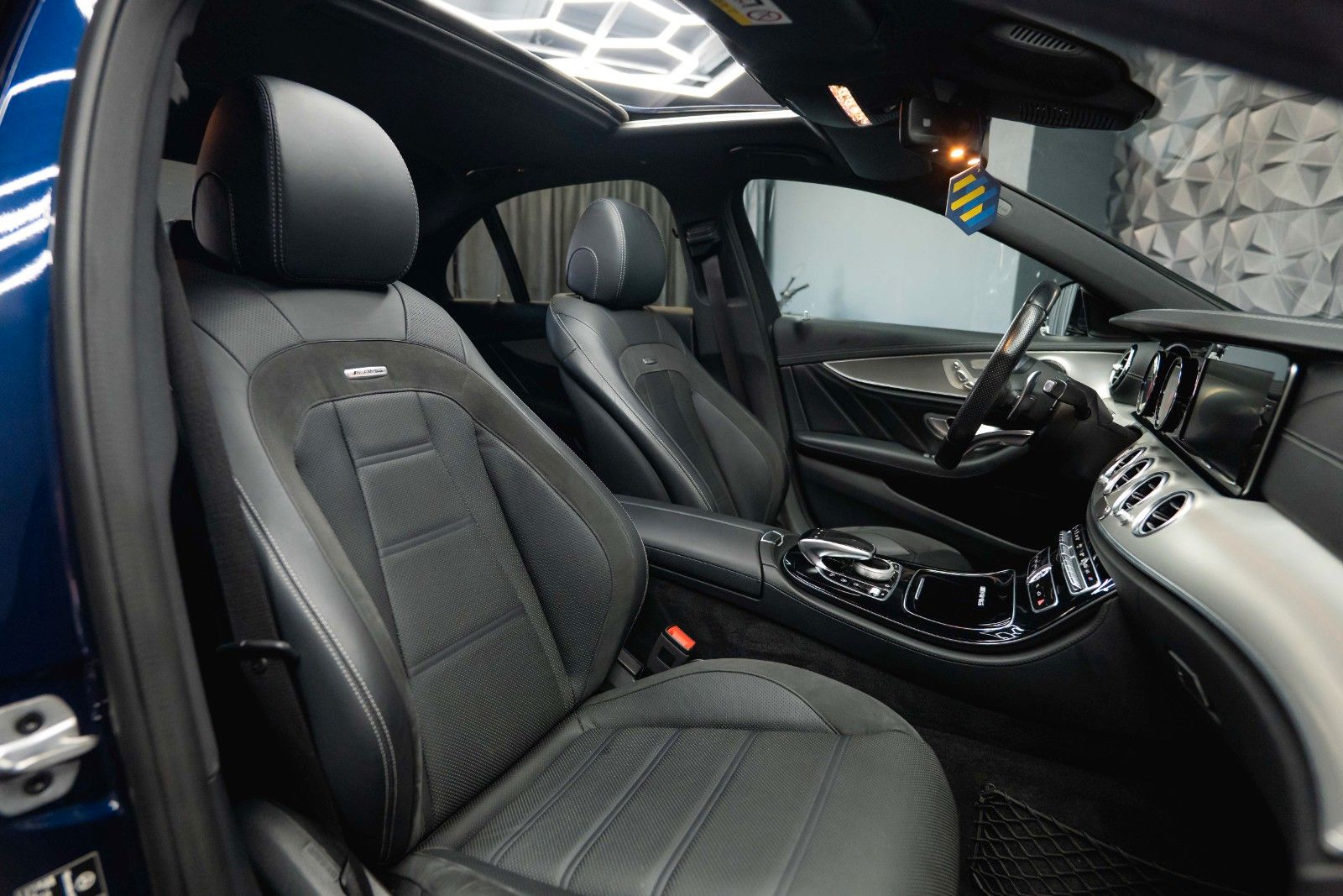 Fahrzeugabbildung Mercedes-Benz E 63 AMG 4Matic+ Night-Paket Drivers Package LED