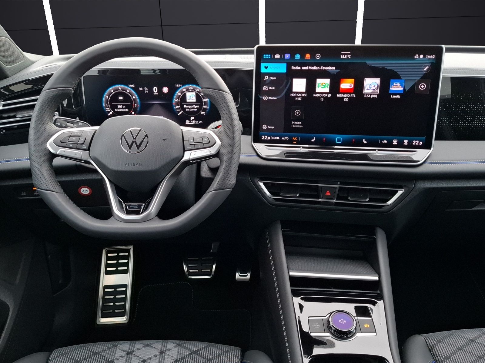 Fahrzeugabbildung Volkswagen Tiguan eTSI R-Line DSG Standhzg. Matrix AHK Navi