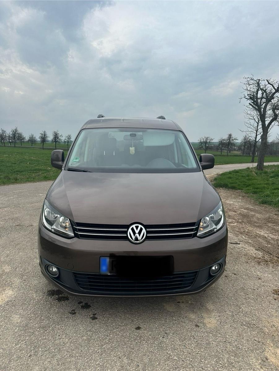 Volkswagen Caddy 2012 — rear view