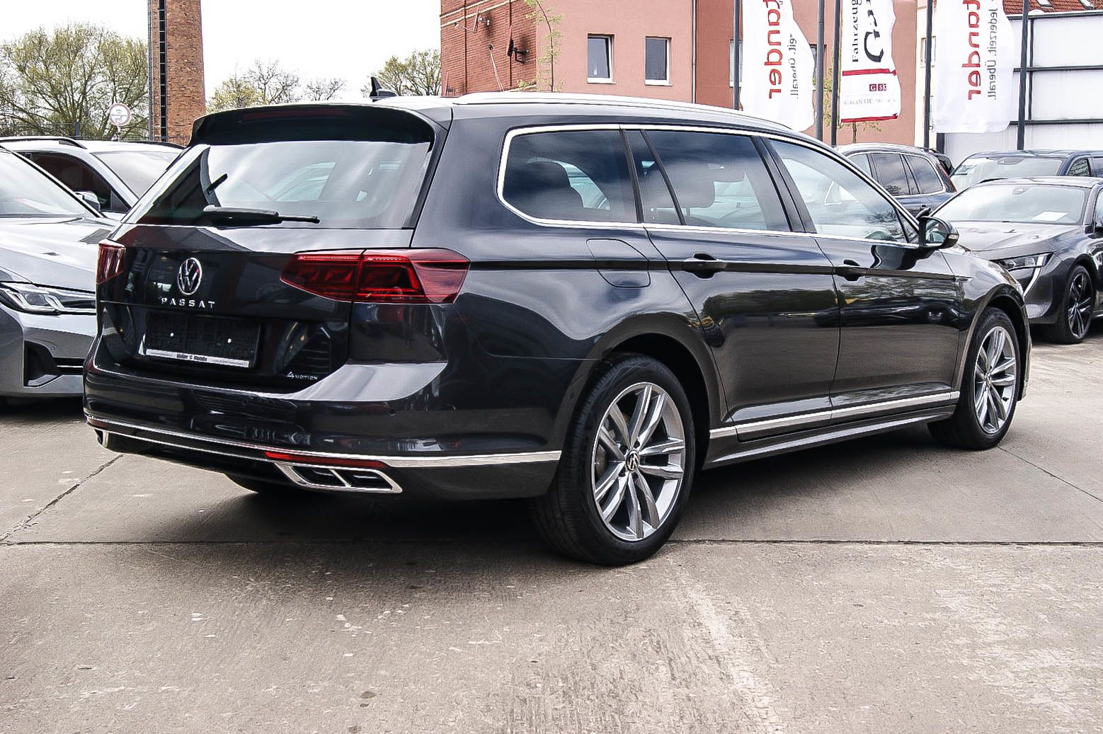 Fahrzeugabbildung Volkswagen Passat Variant 20TDI 4Motion R-Line MATRIX PANO