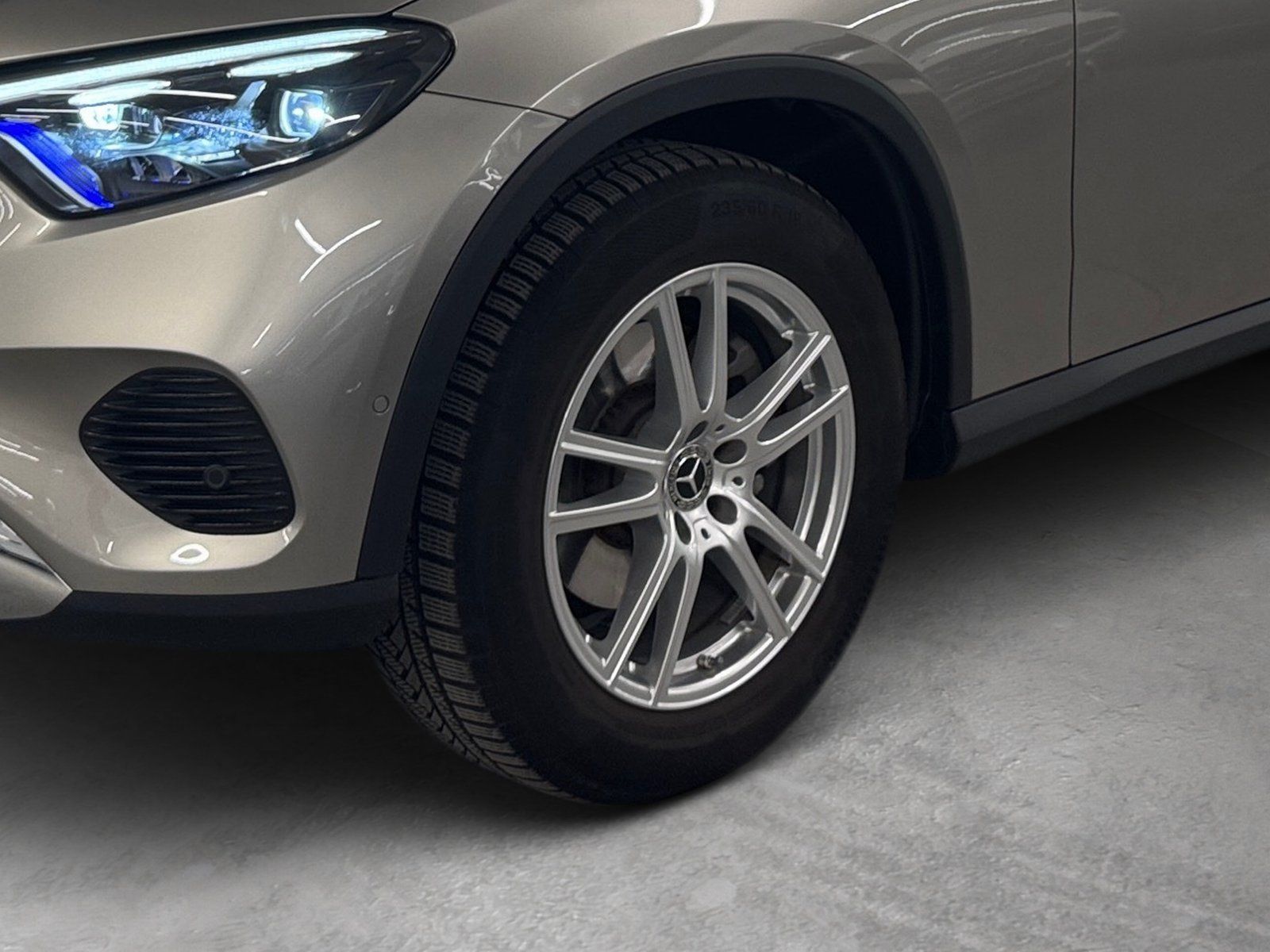 Fahrzeugabbildung Mercedes-Benz GLC 220 d 4M*Avantgarde*Distronic*AHK*DigiLight