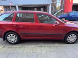 Skoda Octavia Combi 1.6 Ambiente, behindertengerecht - Skoda Octavia aus 2006: Ambiente