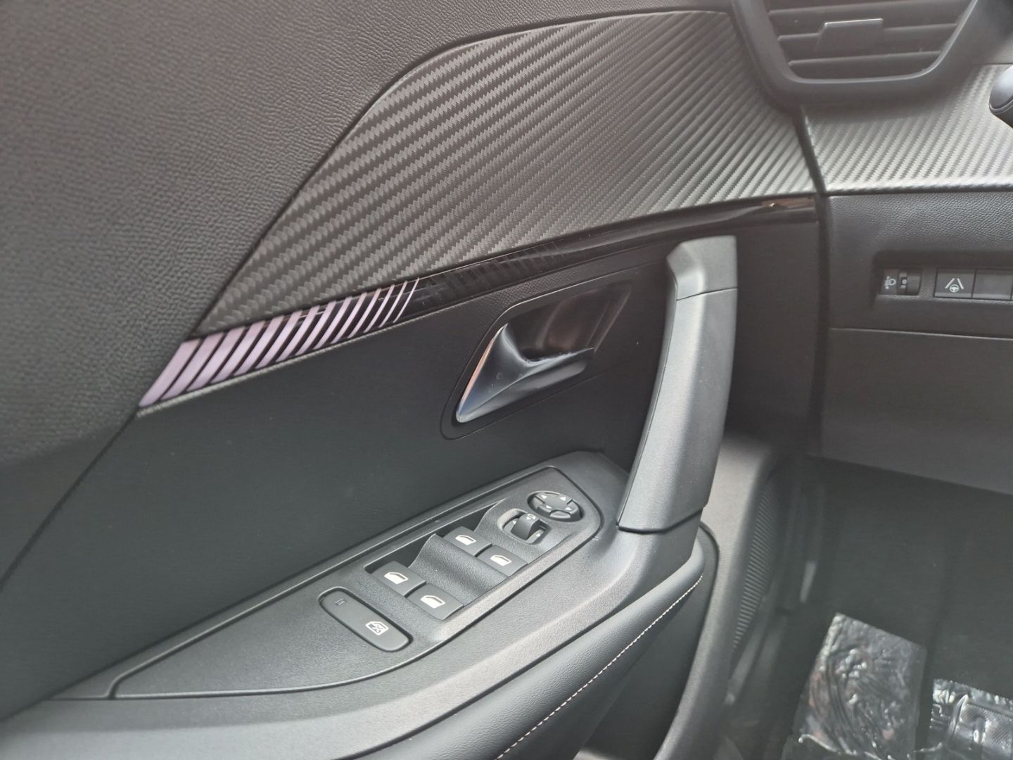 Peugeot 2008 - Bild 12