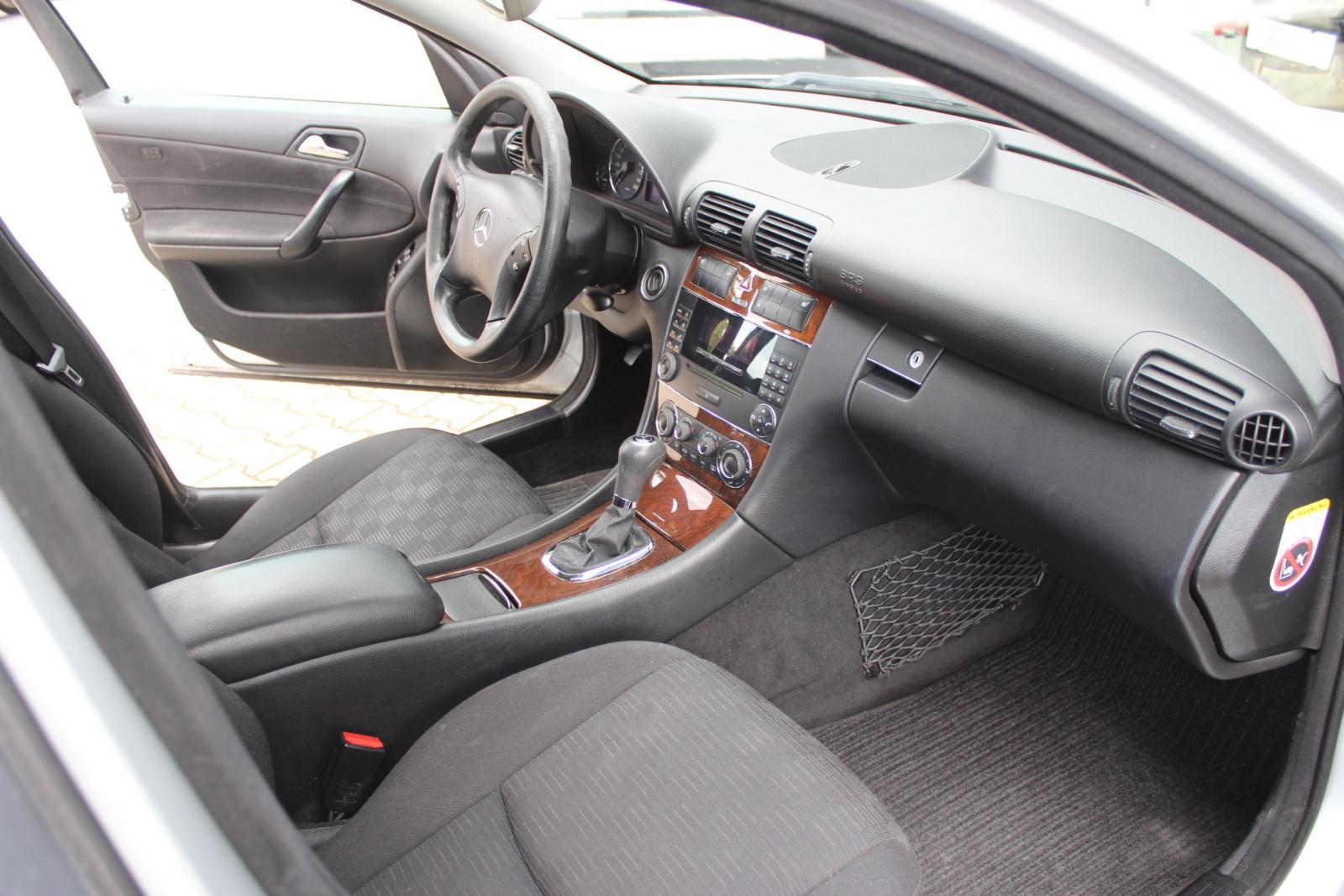 Mercedes-Benz C220 2006 — photo 11