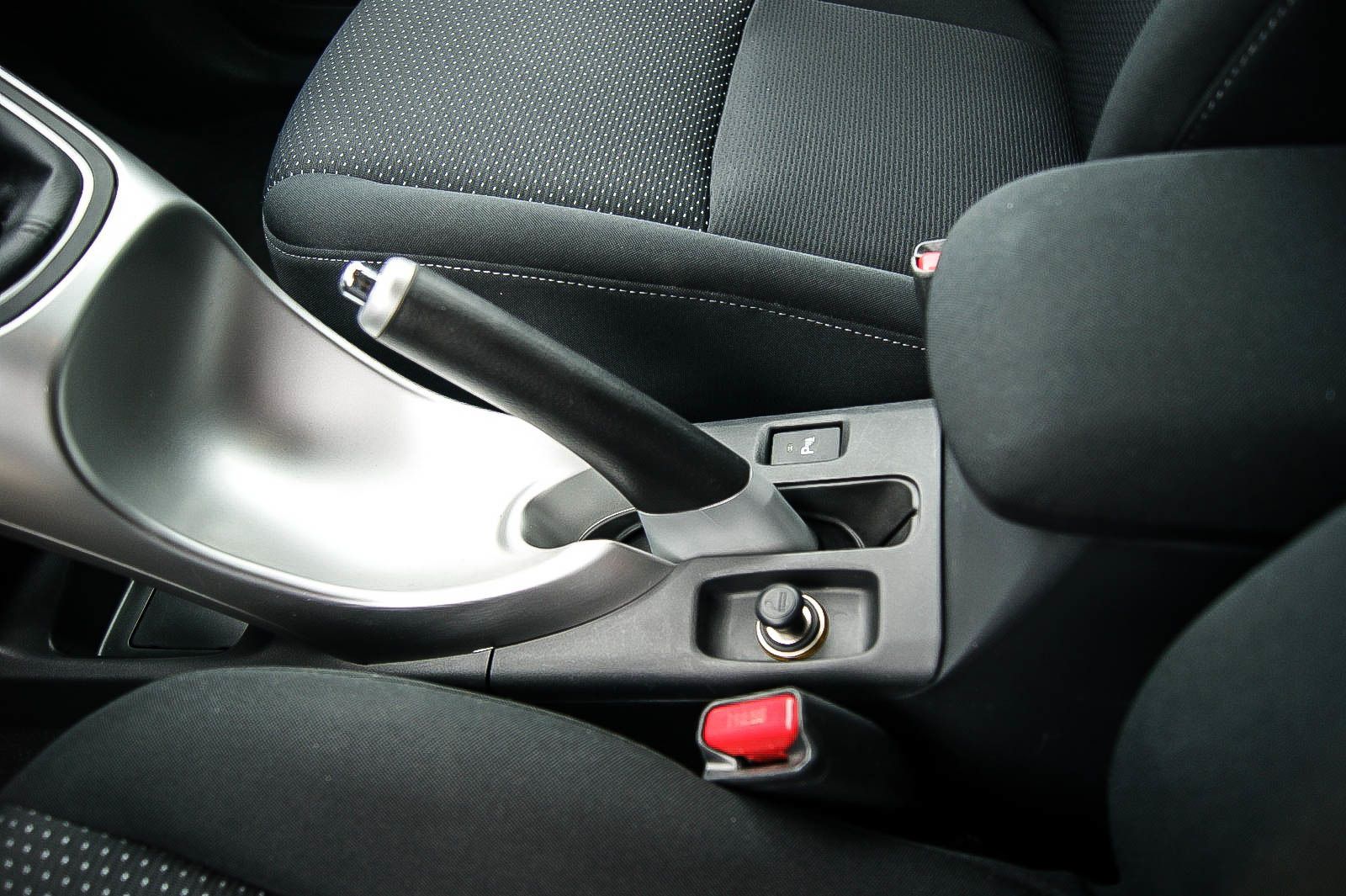 Fahrzeugabbildung Toyota Auris 1.6 Valvematic Travel NAVIGATION PDC 1HAND