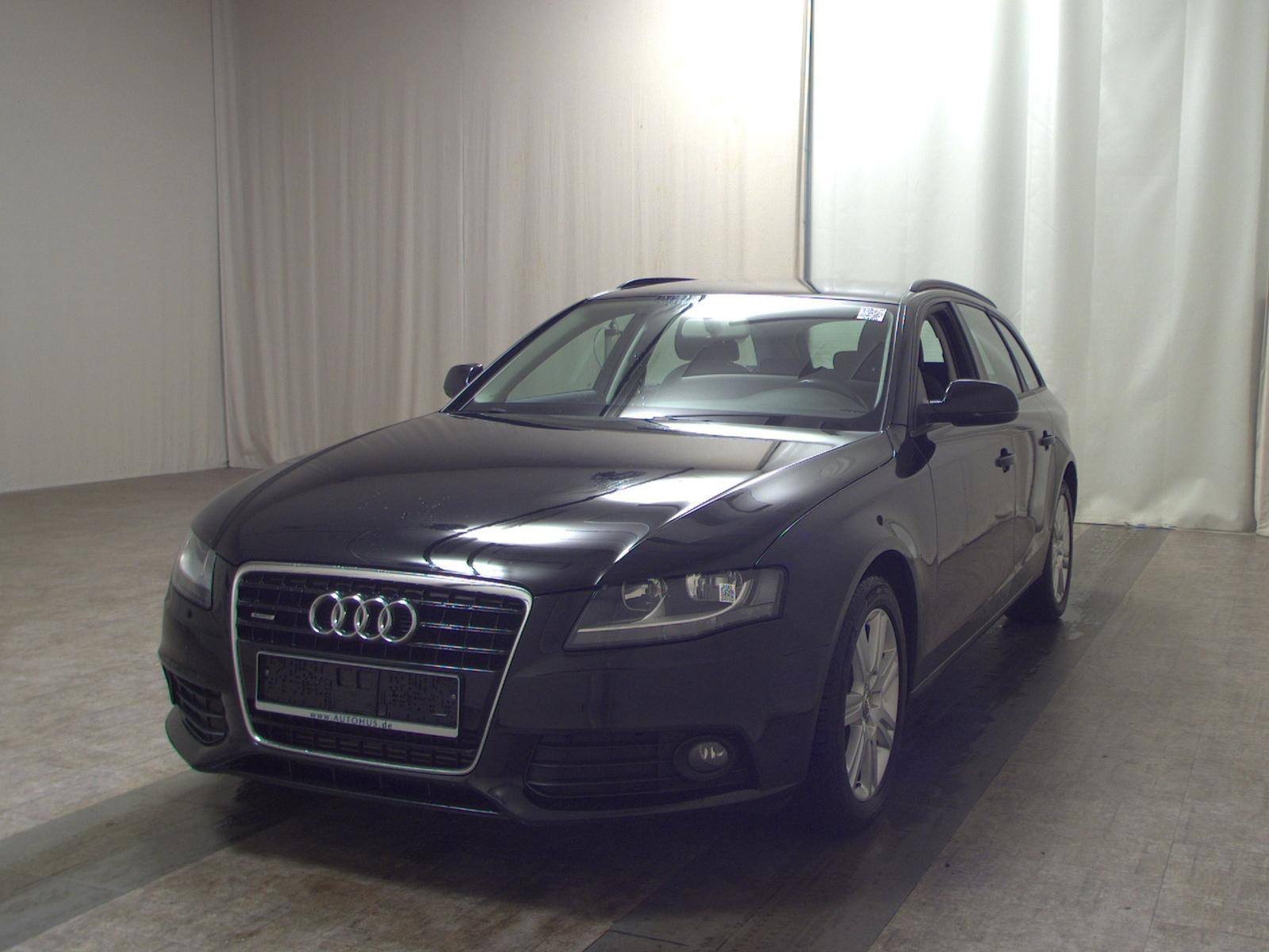 Audi A4 2011 — вигляд ззаду