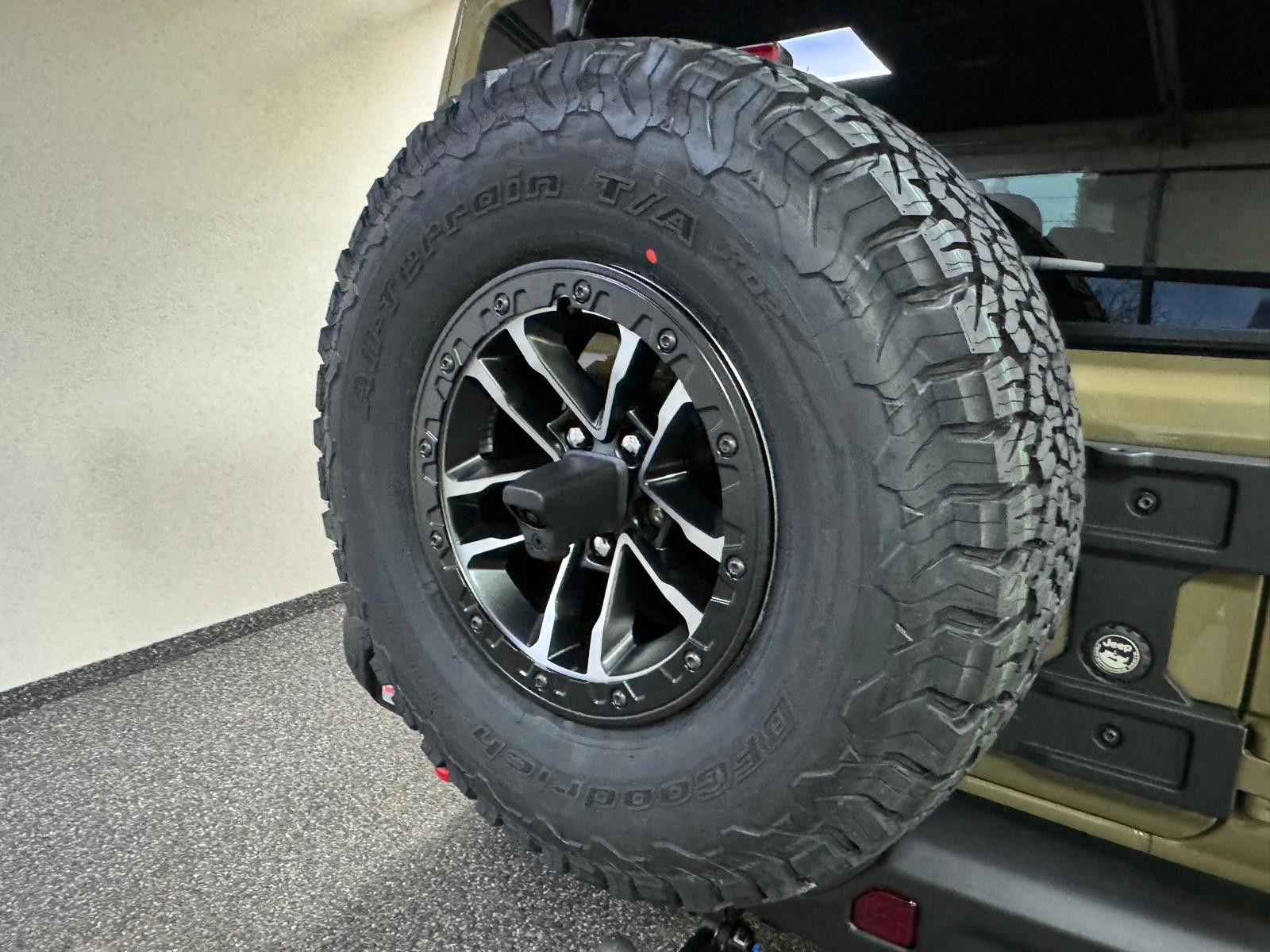 Fahrzeugabbildung Jeep RUBICON X 3.6L-V6-CAM-HARDTOP-35"