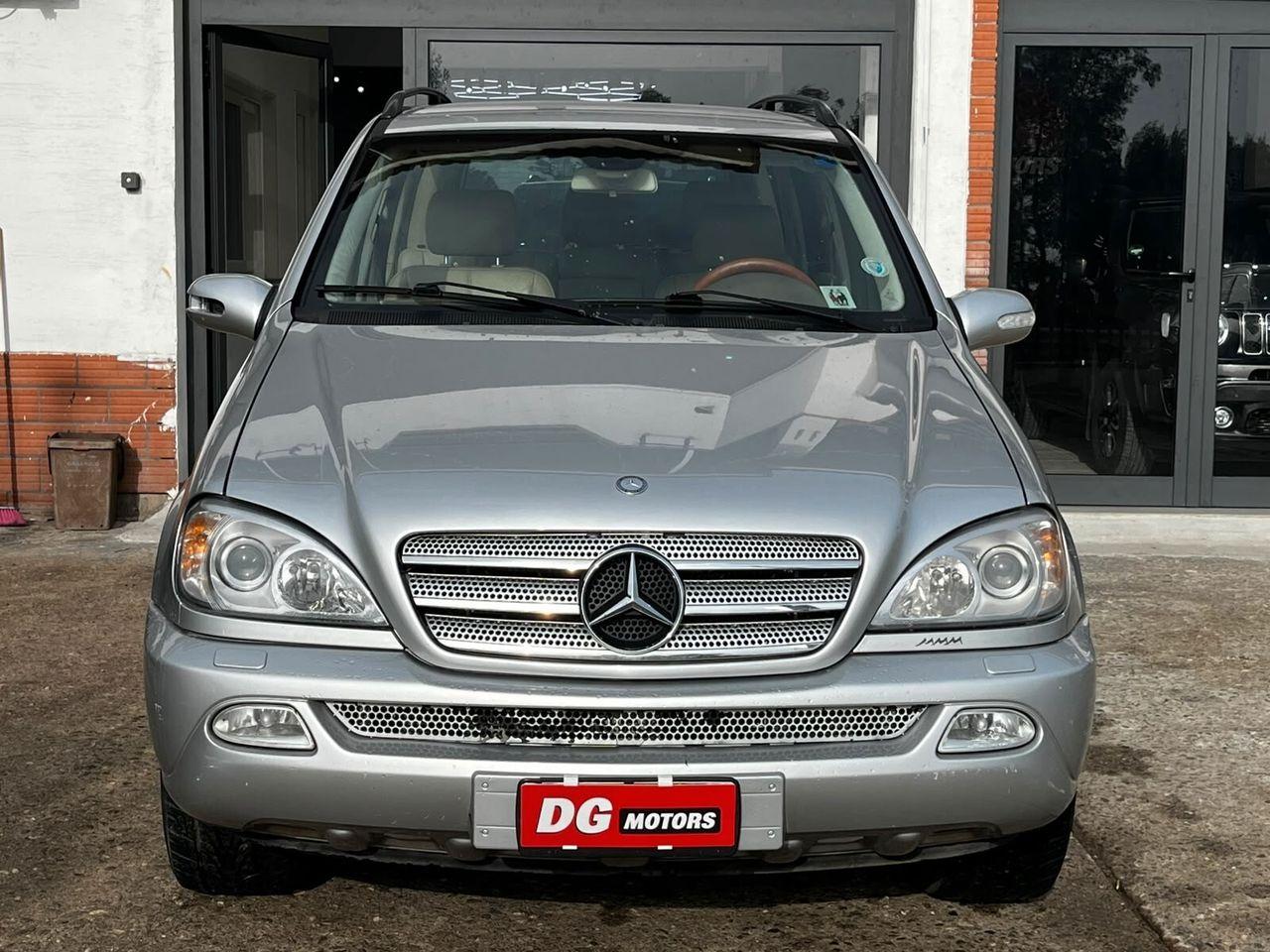 Mercedes-Benz ML270 2004 — rear view