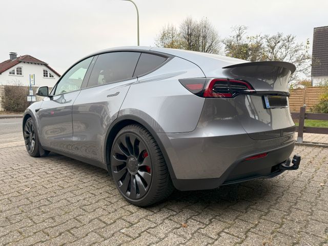 Tesla Model Y Dual Motor AWD Performance guter Zustand