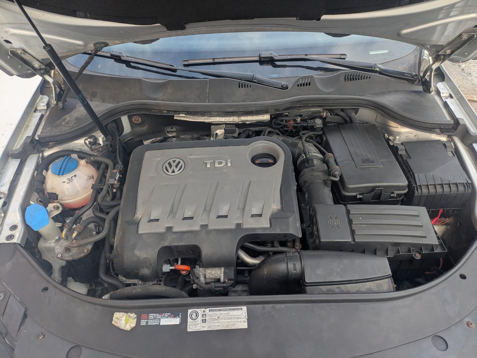 Volkswagen Passat 2011 — photo 8