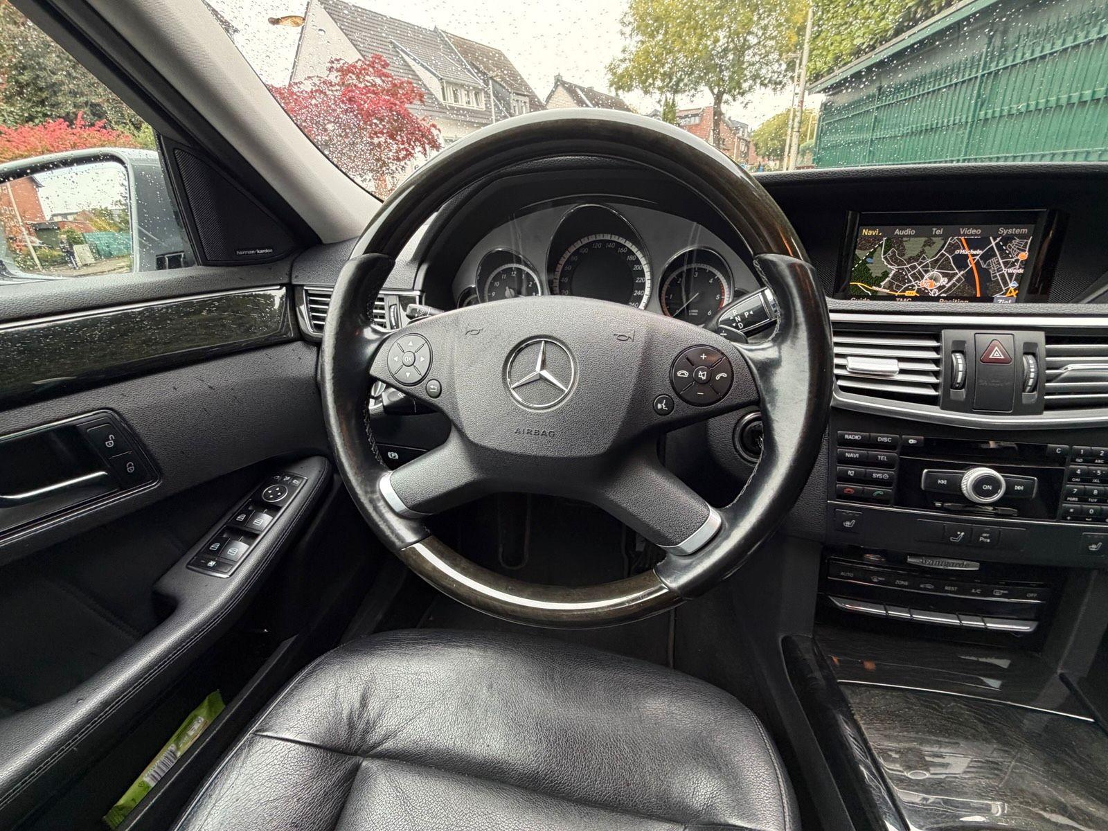 Mercedes-Benz 300 2011 — photo 8