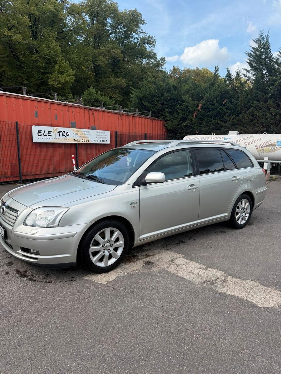 Toyota Avensis 2006 — rear view
