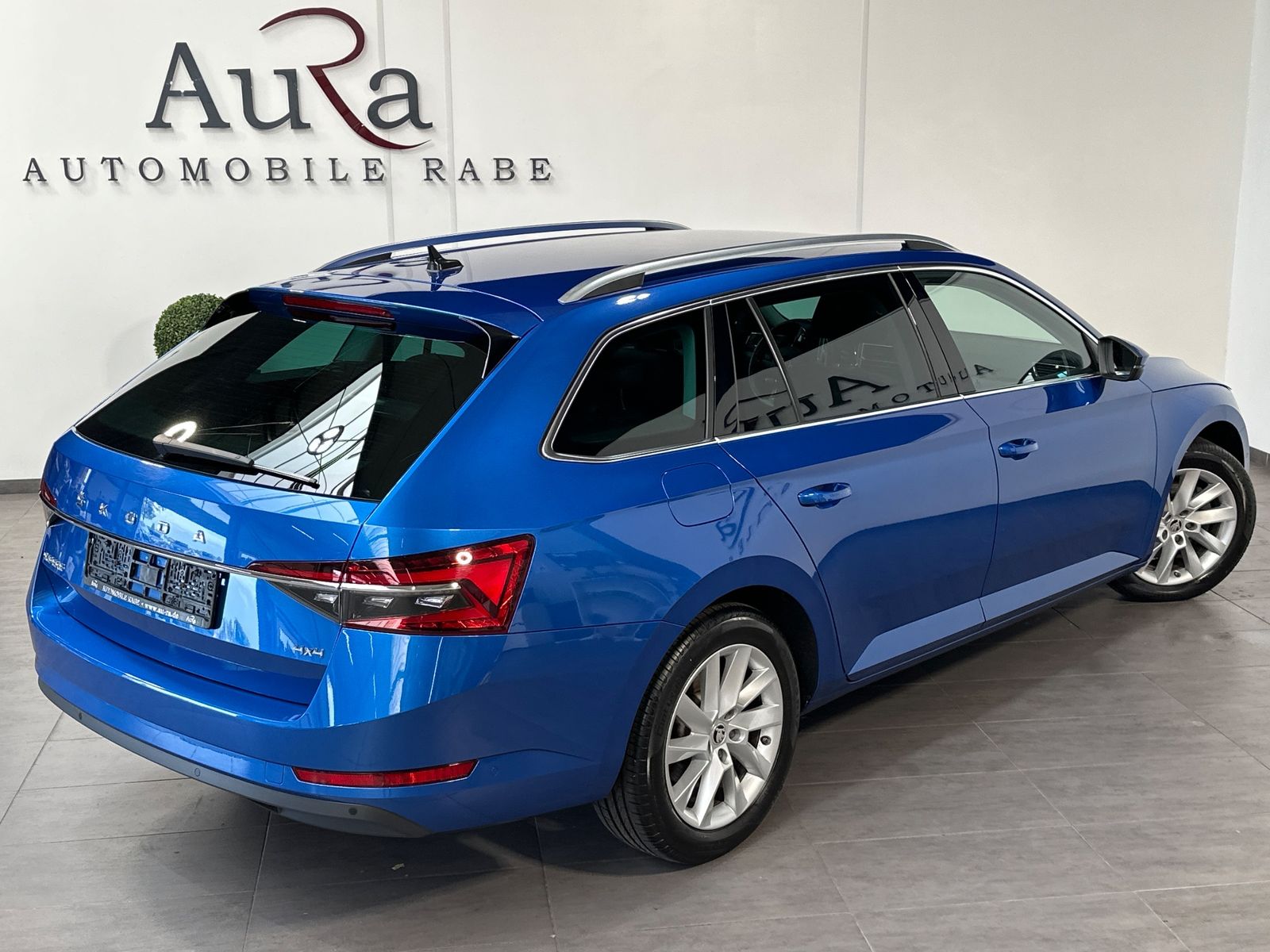 Fahrzeugabbildung SKODA Superb Combi 2.0 TDI DSG 4x4 Style NAV+LED+AHK
