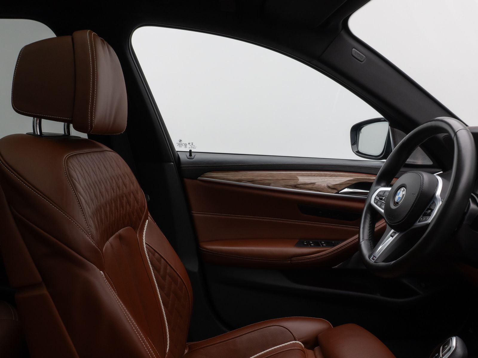 Fahrzeugabbildung BMW 540d xD M Sport Panorama 360°HUD B&W NightVision