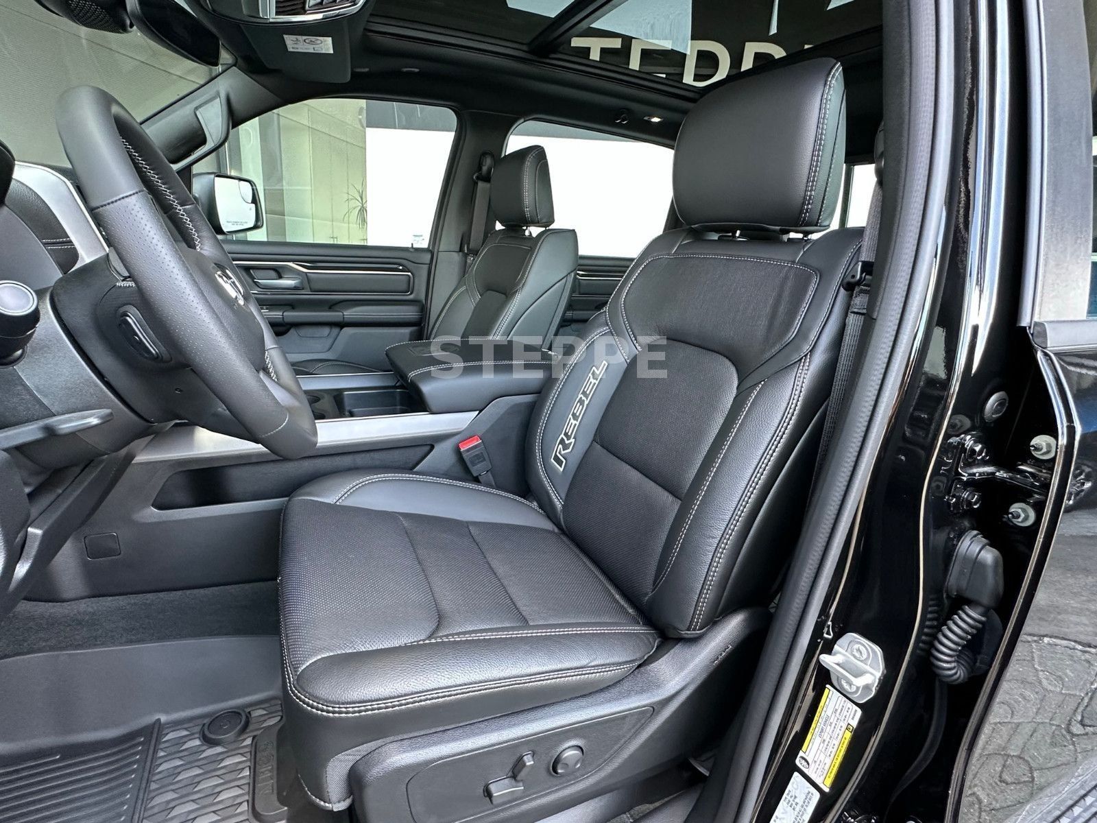 Dodge RAM 1500 REBEL 5,7V8 LPG NIGHT ACC, Luftfed,360°