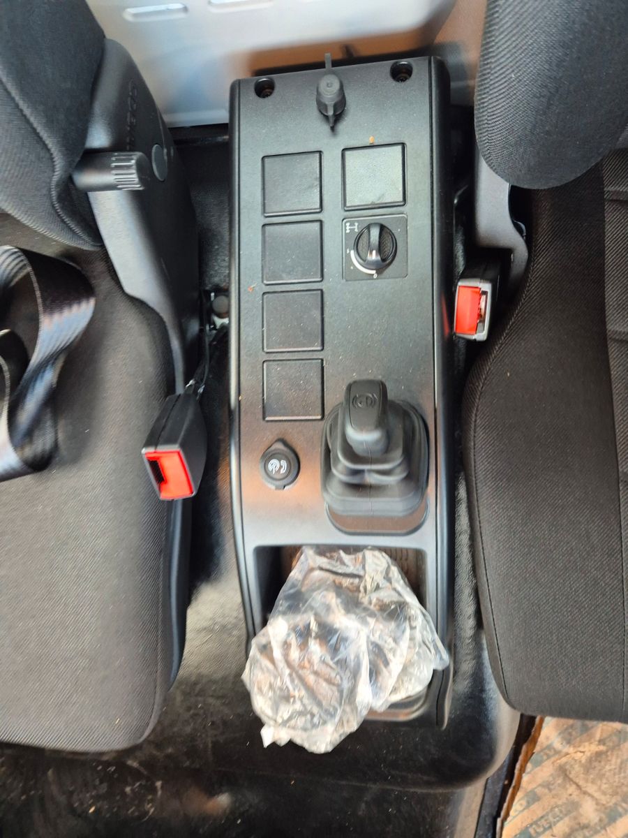 Fahrzeugabbildung Iveco Eurocargo ML80E21 Meiller 2x AHK 3 Sitze