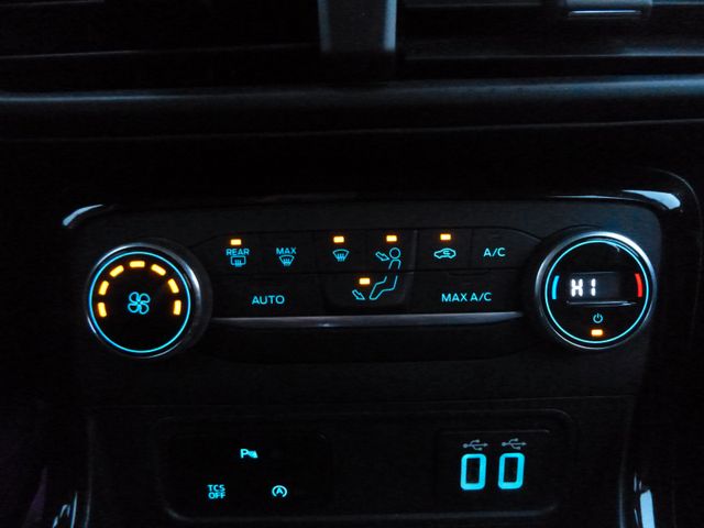 Fahrzeugabbildung Ford EcoSport 1.0 Titanium>36.132KM/NAV/KAM/TEMP/PDC