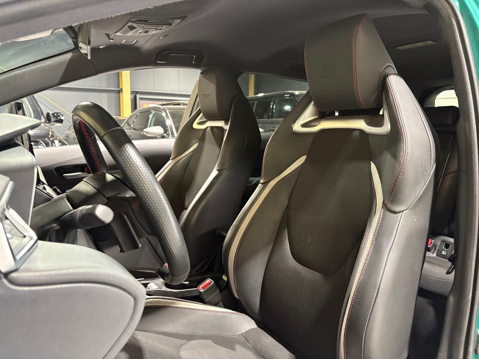 Fahrzeugabbildung Toyota Corolla Touring Sports 2.0 Hybrid GR Sport/APPLE