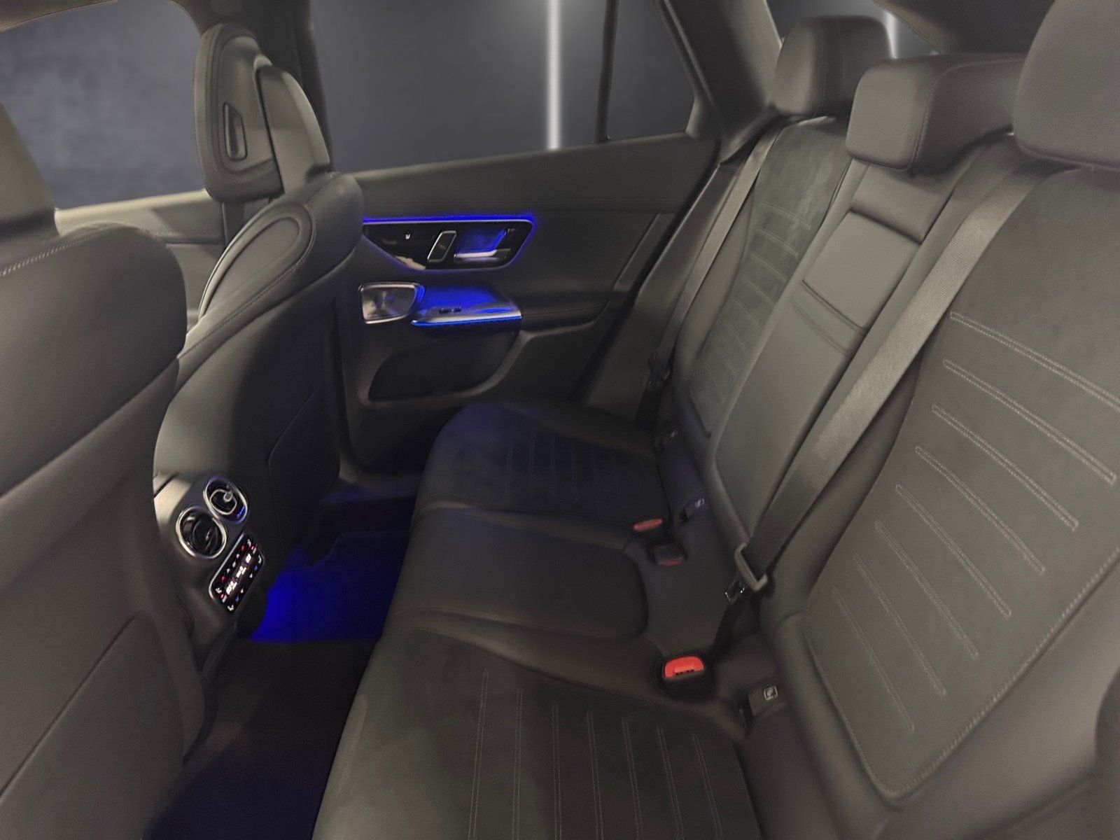 Fahrzeugabbildung Mercedes-Benz GLC 300 4M AMG Plus*Airmatic*STDHZG*Distro*AHK*