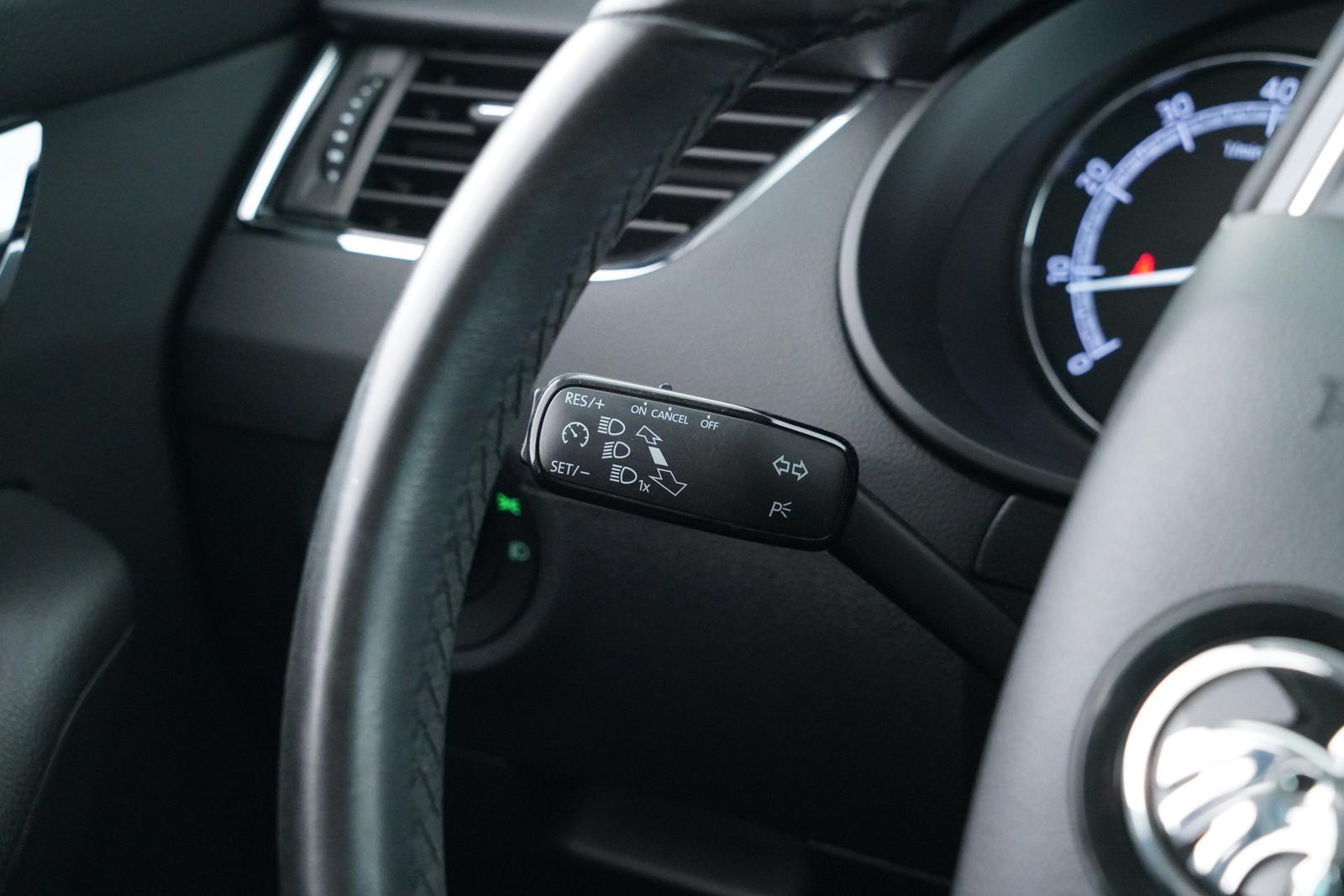 Skoda OCTAVIA COMBI TOUR 1.5TSI SCHECKHEFTGEPFLEGT uvm