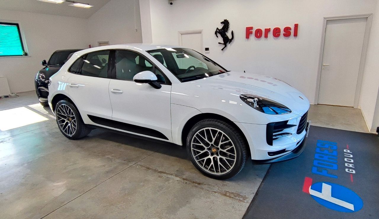 PORSCHE Macan