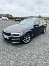 BMW 530d xDrive Touring A - AHK, HUD, STHZ, DAB,  - graue BMW 530