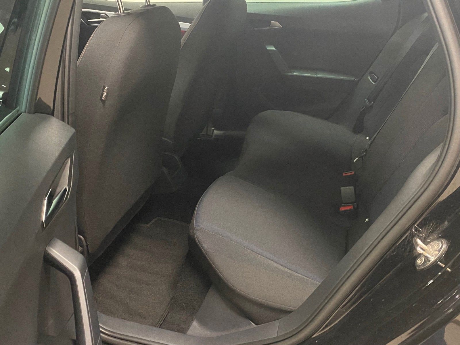 Fahrzeugabbildung SEAT Arona FR 1.0 TSI+NAVIGATION+ALLWETTER+WIRELESS+