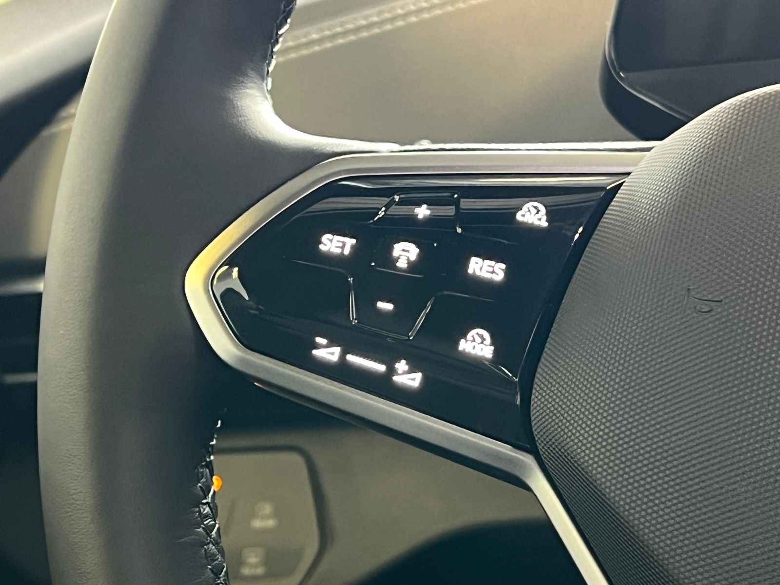 Fahrzeugabbildung Volkswagen ID.4  Pro 210 kW (286 PS) 77 kWh *AHK, Navi*