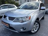 Mitsubishi Outlander Invite 4WD 7 Sitze Klimaautomatik!!! - Mitsubishi Outlander Invite mit Benzin-Antrieb
