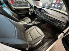 BMW 318 i Navi Leder PDC SHZ Panorama