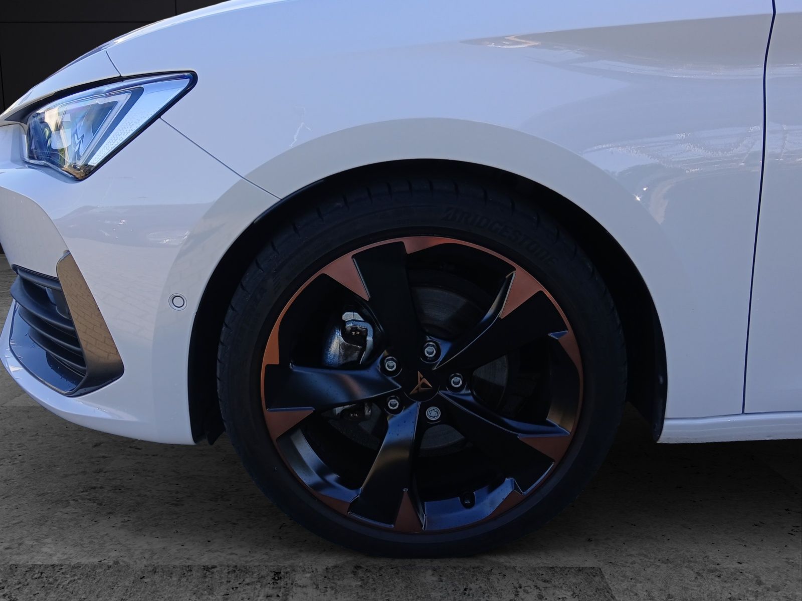 Fahrzeugabbildung CUPRA Leon ST TSI DSG LED Navi ACC AHK SHZ Kamera