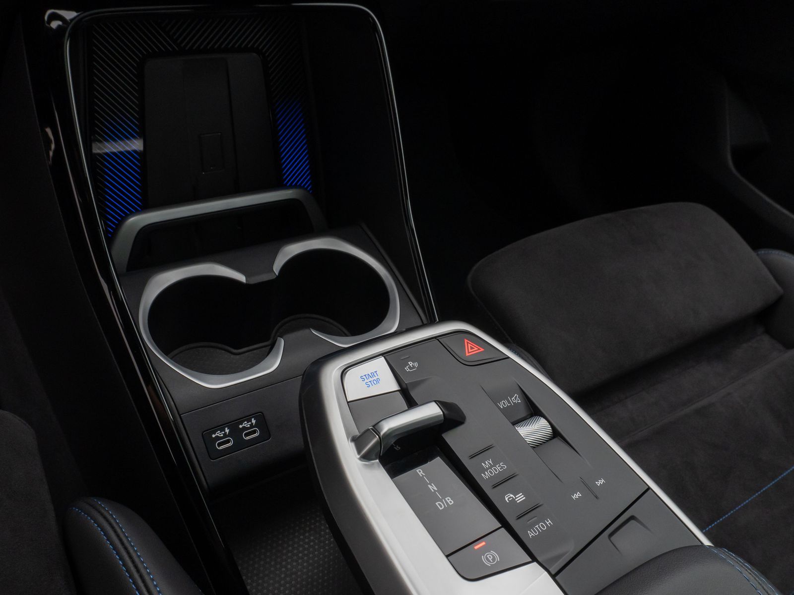 Fahrzeugabbildung BMW iX1 xD30 M Sport Panorama Kamera DAB Komfort LED