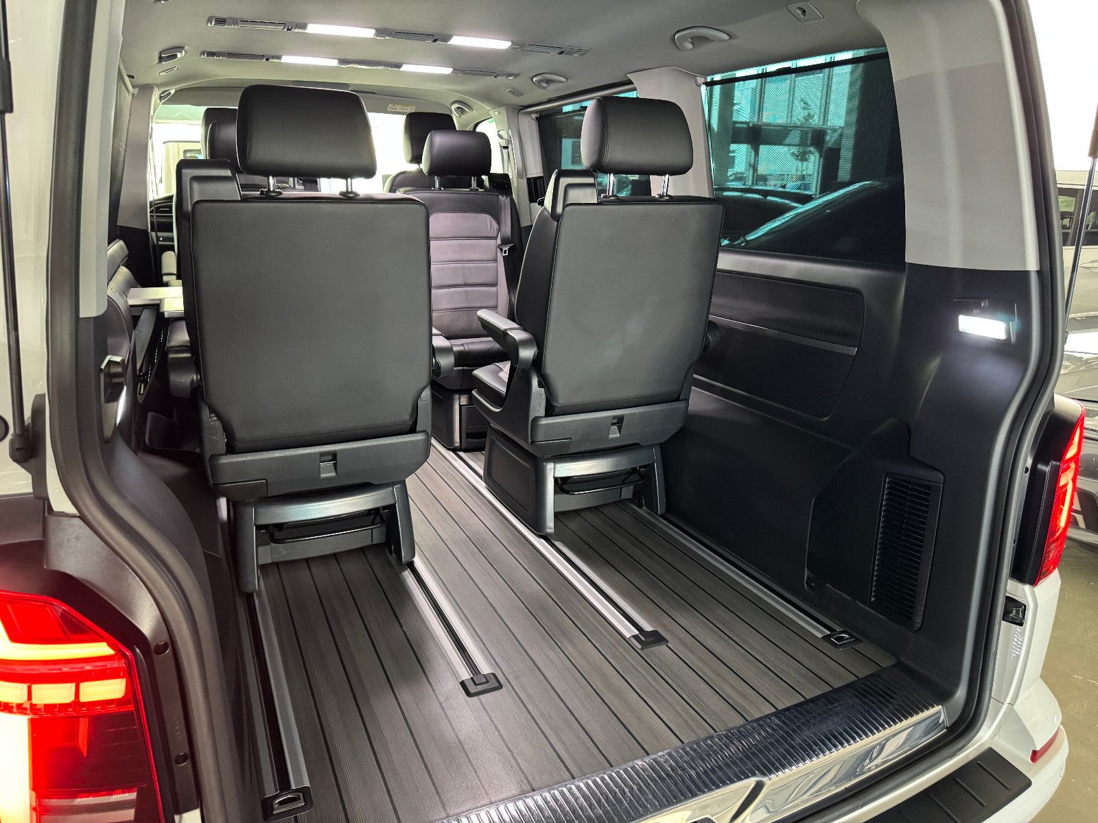 Fahrzeugabbildung Volkswagen T6.1 4M DSG IQ.DRIVE INDIVIDUAL EDITION 6-SITZER