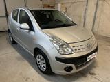 Nissan Pixo 1.0 benzina 5 porte Fun - silberne Nissan Pixo