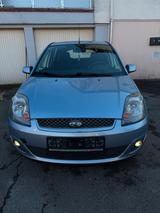 Ford Fiesta - Ghia - 1,6 Benziner - Ford Fiesta aus 2006: 1.6