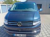 Volkswagen T6 Caravelle Lang Automatik 4 Motion - blaue Volkswagen T6 Caravelle